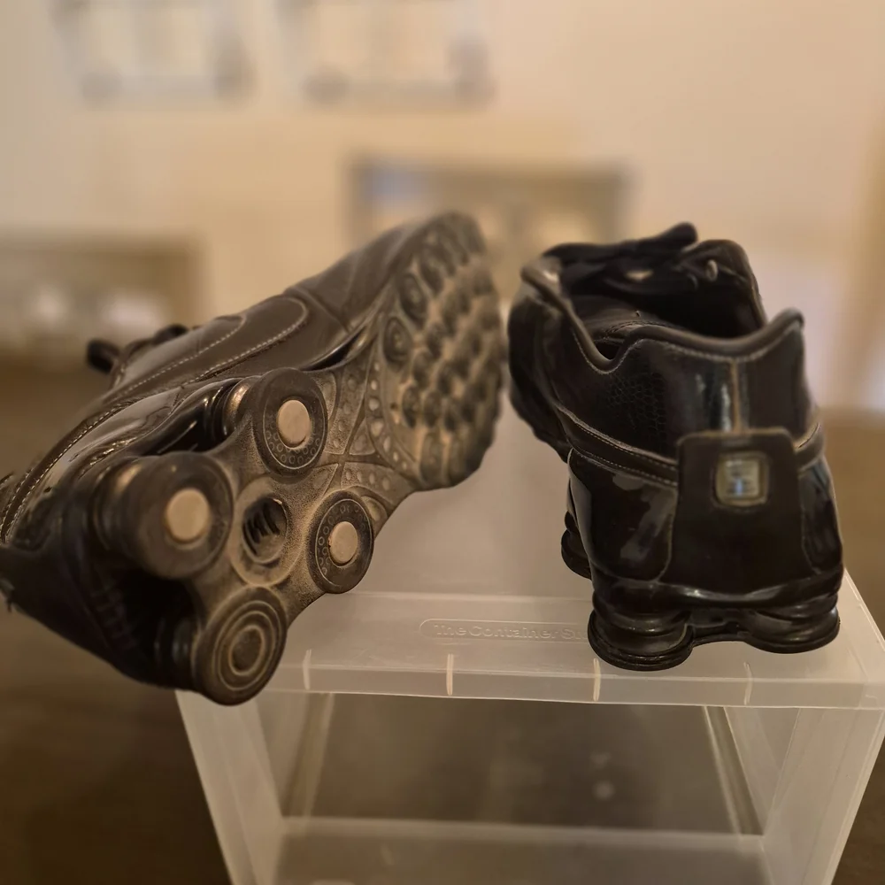 Nike Shox Men's Black Leather Athletic Shoes - Picture 4 of 4
